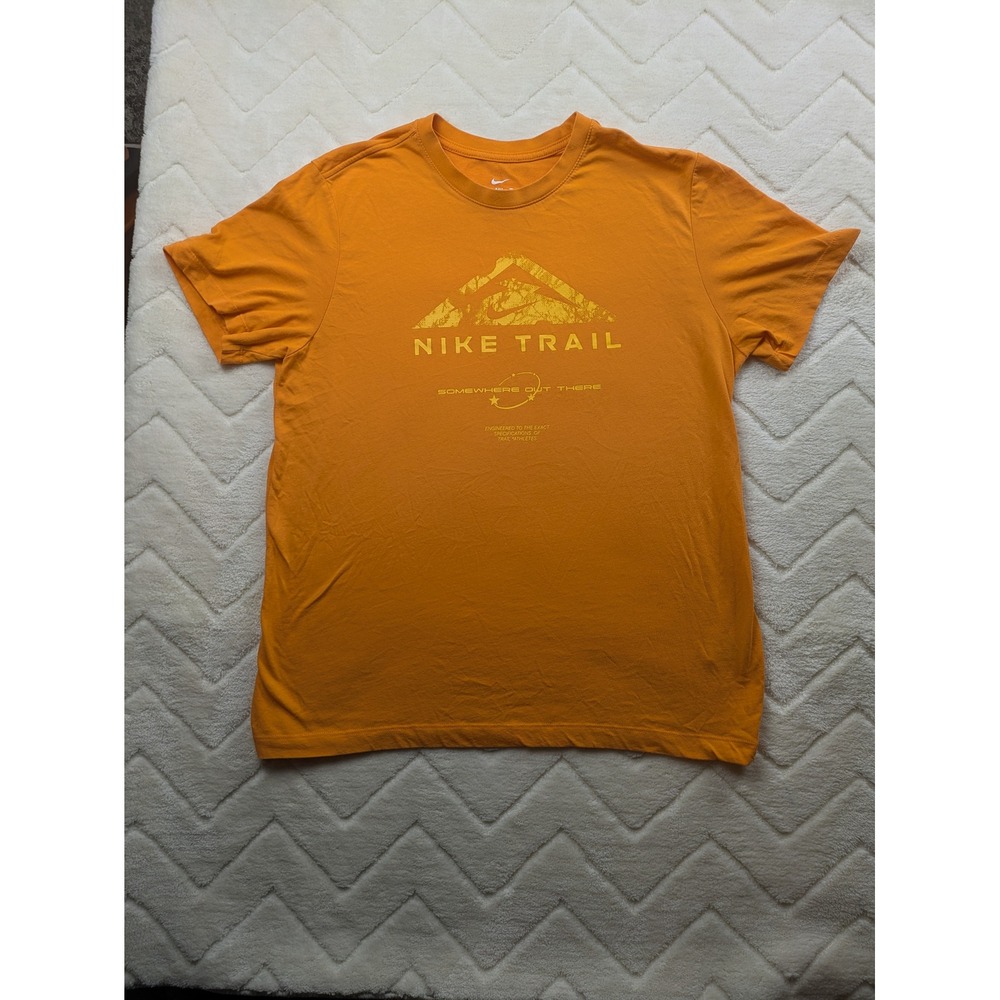 Nike Trail Dri-FIT Mens Orange Graphic T-Shirt Large Somewhere Out There Running